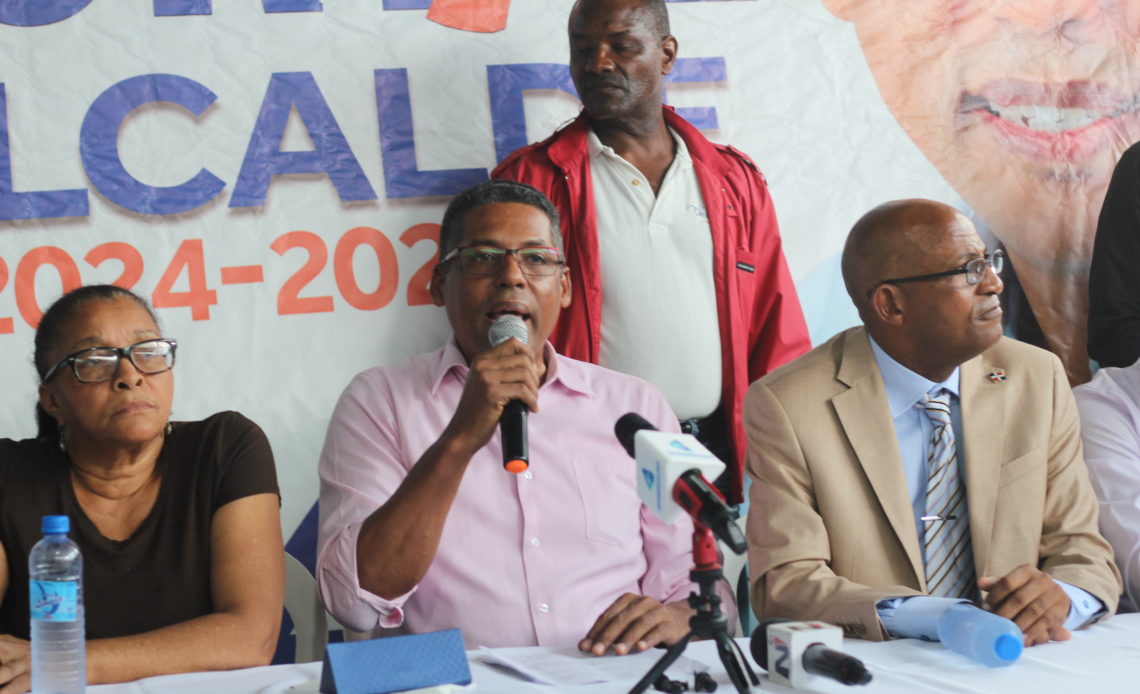 Carlos Ortiz reconoce triunfo de Betty Gerónimo en candidatura alcalde del PRM en SDN; llama a la unidad