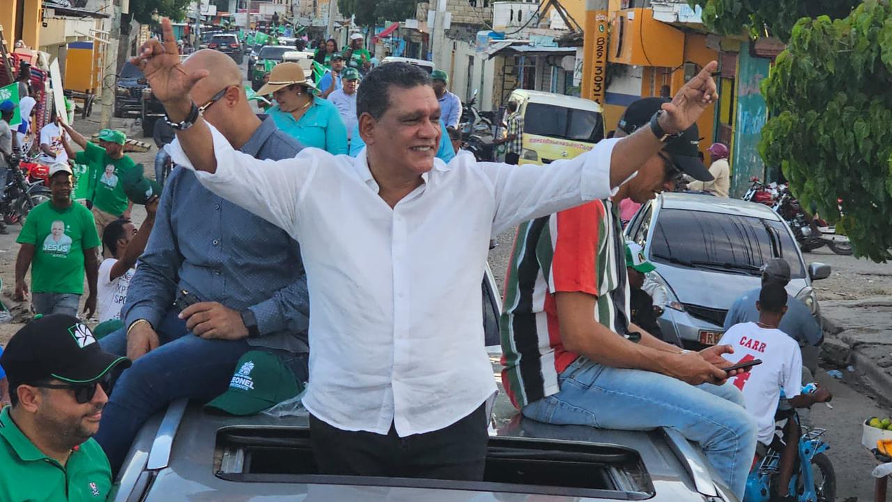 Rubén Maldonado vuelve a tomar las calles; Estuvo en Boca Chica, encabezando  marcha caravana