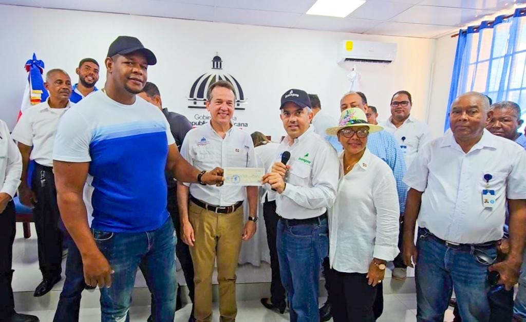 Gobierno paga RD$15 millones a productores afectados con cierre de la frontera
