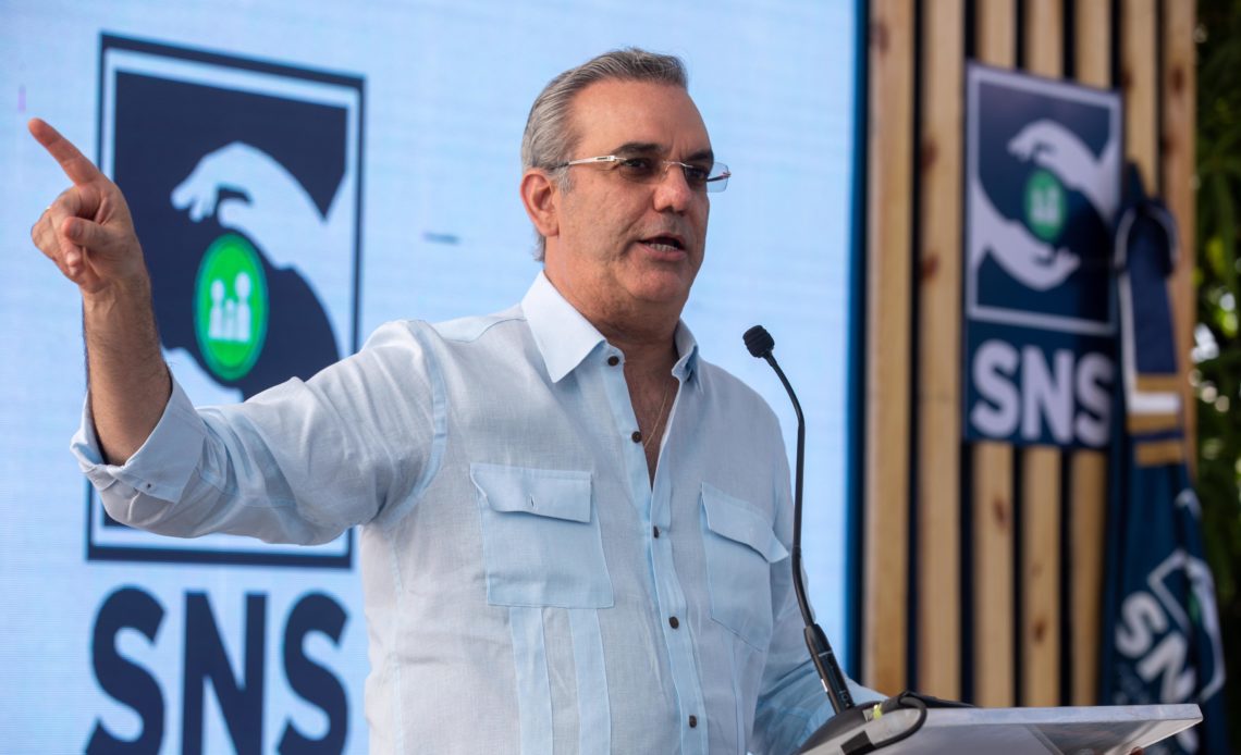Abinader reta oposición a debatir uso de recursos del Estado; asegura ha hecho más obras con menos dinero