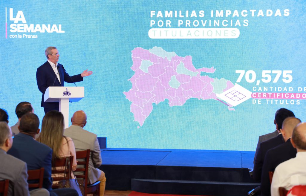Abinader informa se han entregado más de 50 mil viviendas y más de 70 mil títulos de propiedad en tres años de gobierno