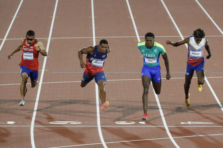 Dominicano José González, campeón de los 100 m en los Panamericanos con 10.30 seg.