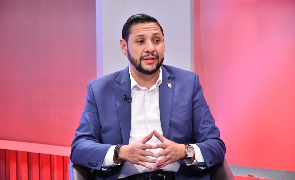 Candidato a diputado propone una ley nacional de becas