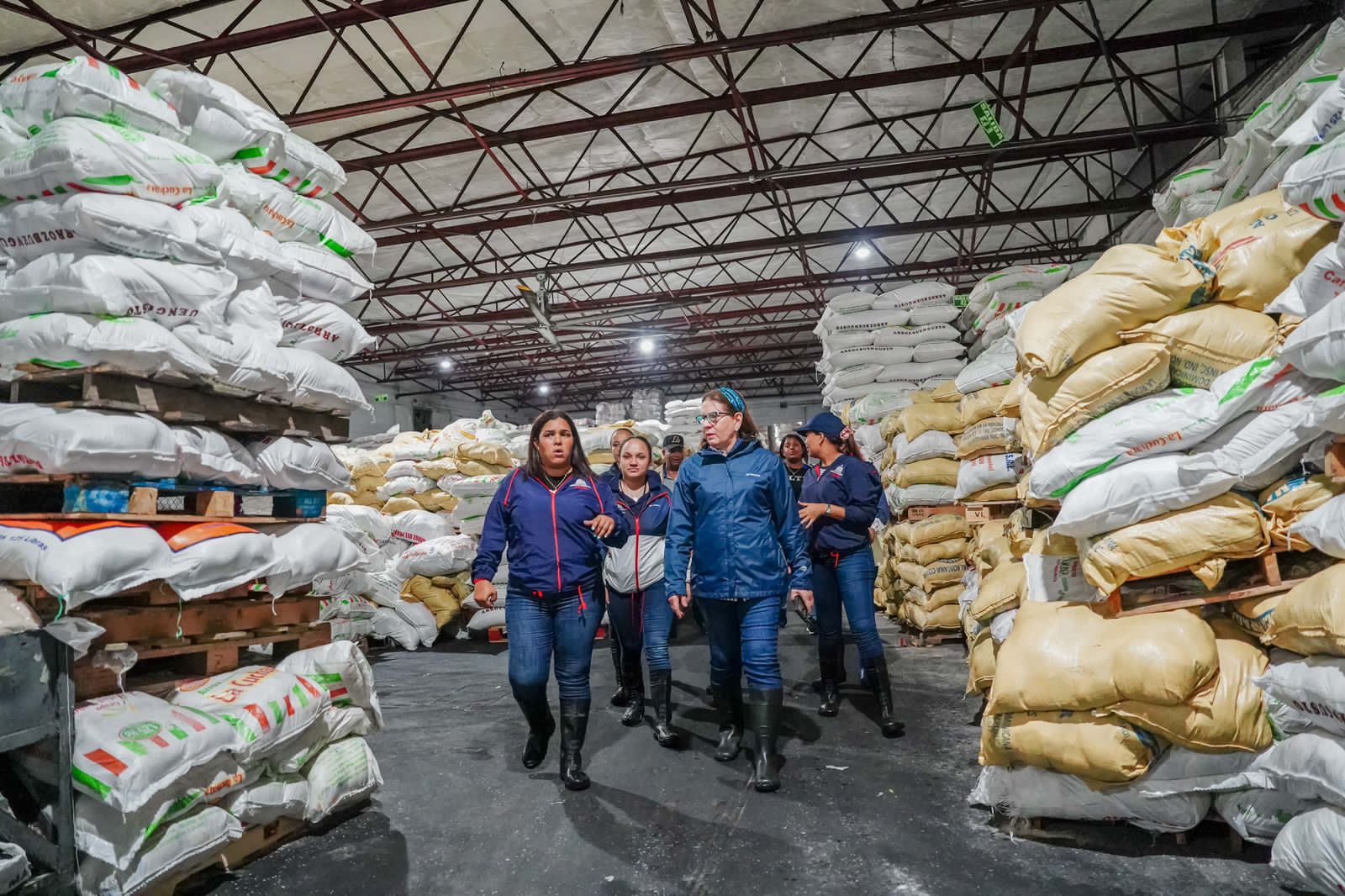 Plan Social mantiene equipos en todo el país asistiendo a familias afectadas por inundaciones