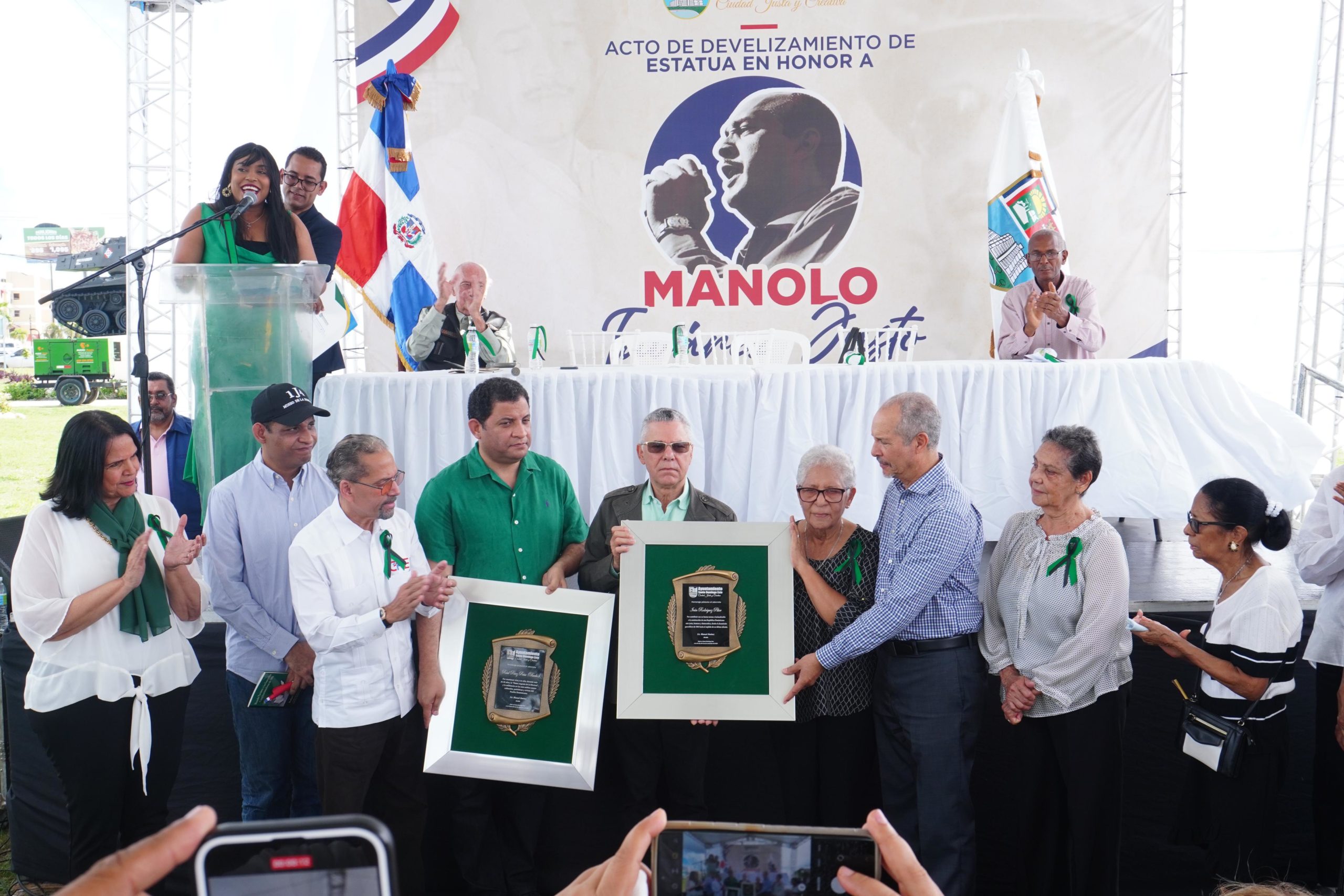 Ayuntamiento de Santo Domingo Este inaugura estatua monumental dedicada a Manolo Tavárez Justo