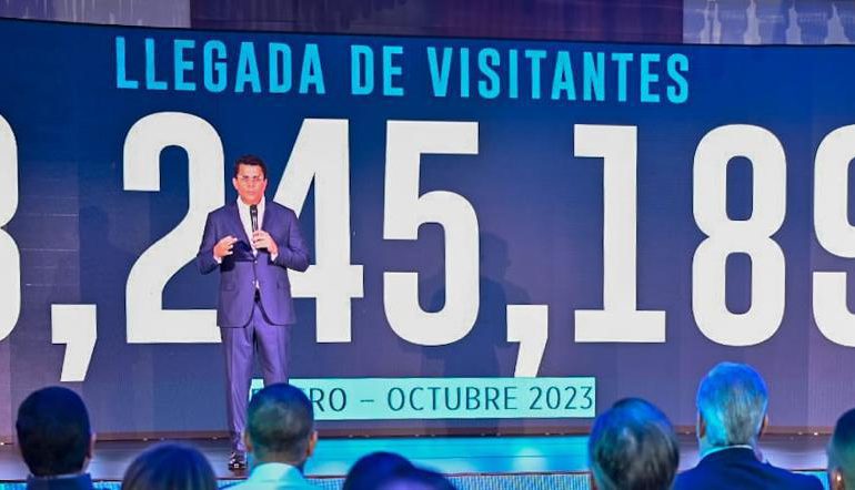 Llegan al país 8,245,189 turistas en últimos 10 meses
