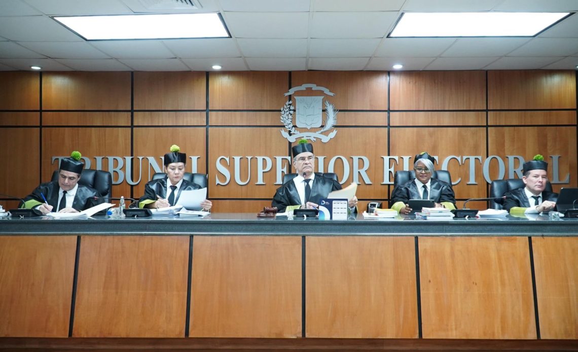 Tribunal Superior Electoral anula resultados de encuestas en PRM y FP