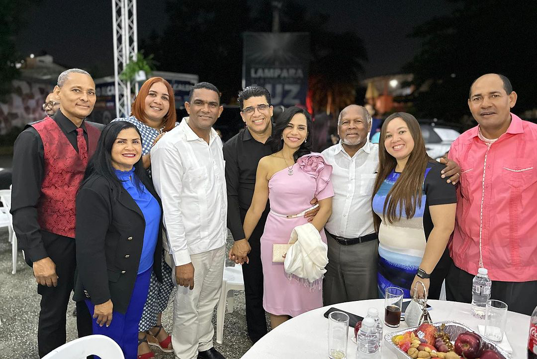 Pastor Dío Astacio ofrece cena navideña a líderes cristianos en SDE