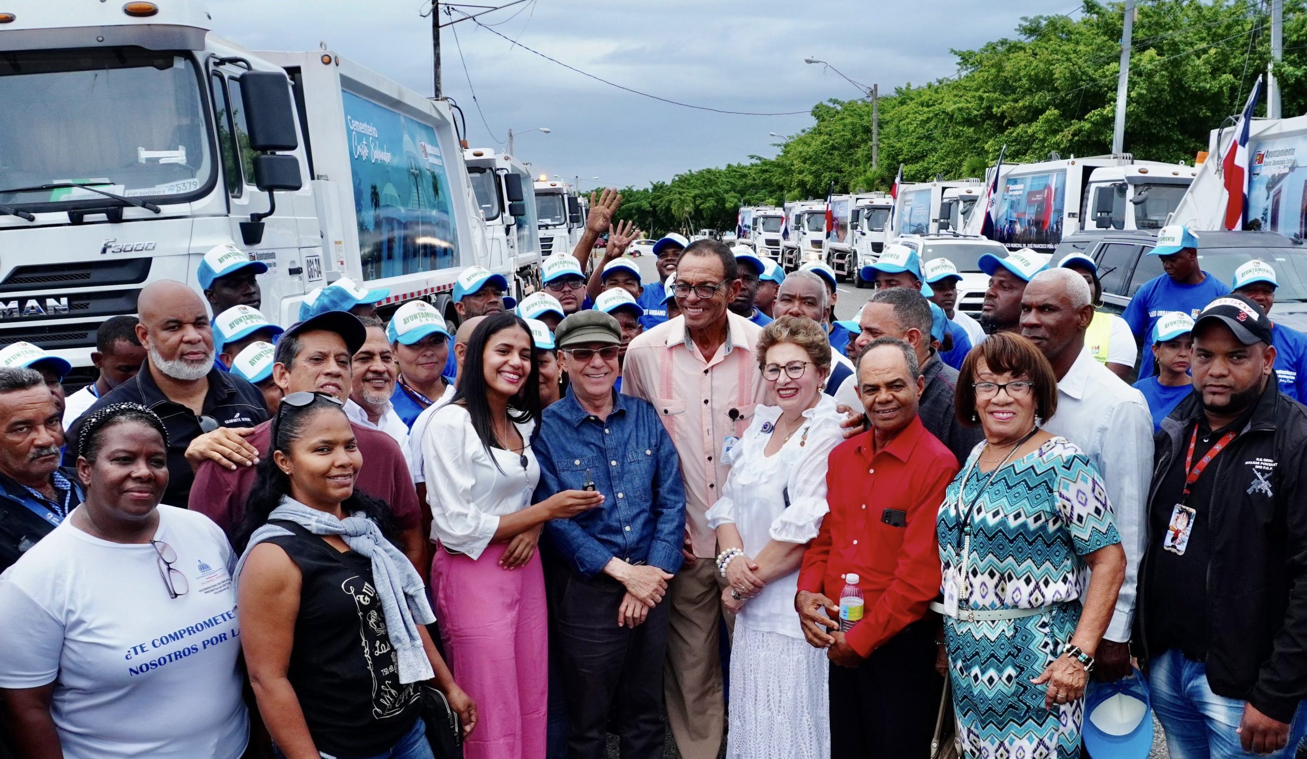 Alcalde Manuel Jiménez presenta nueva flotilla de camiones para circunscripción 3