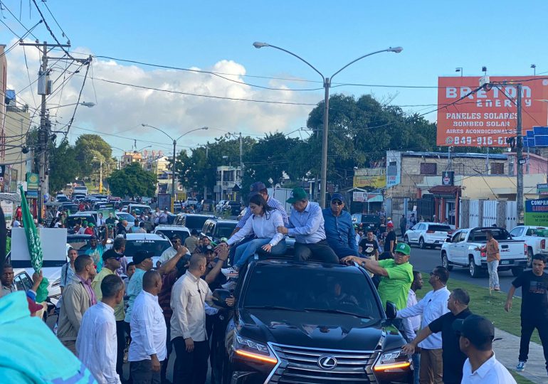 Leonel Fernández encabeza marcha caravana en San Francisco de Macorís