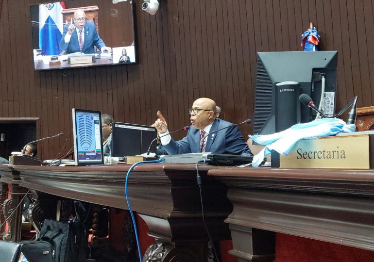 Pese a que oposición abandonó sesión, diputados aprueban eliminar aranceles al azúcar y préstamo por USD$ 100 millones