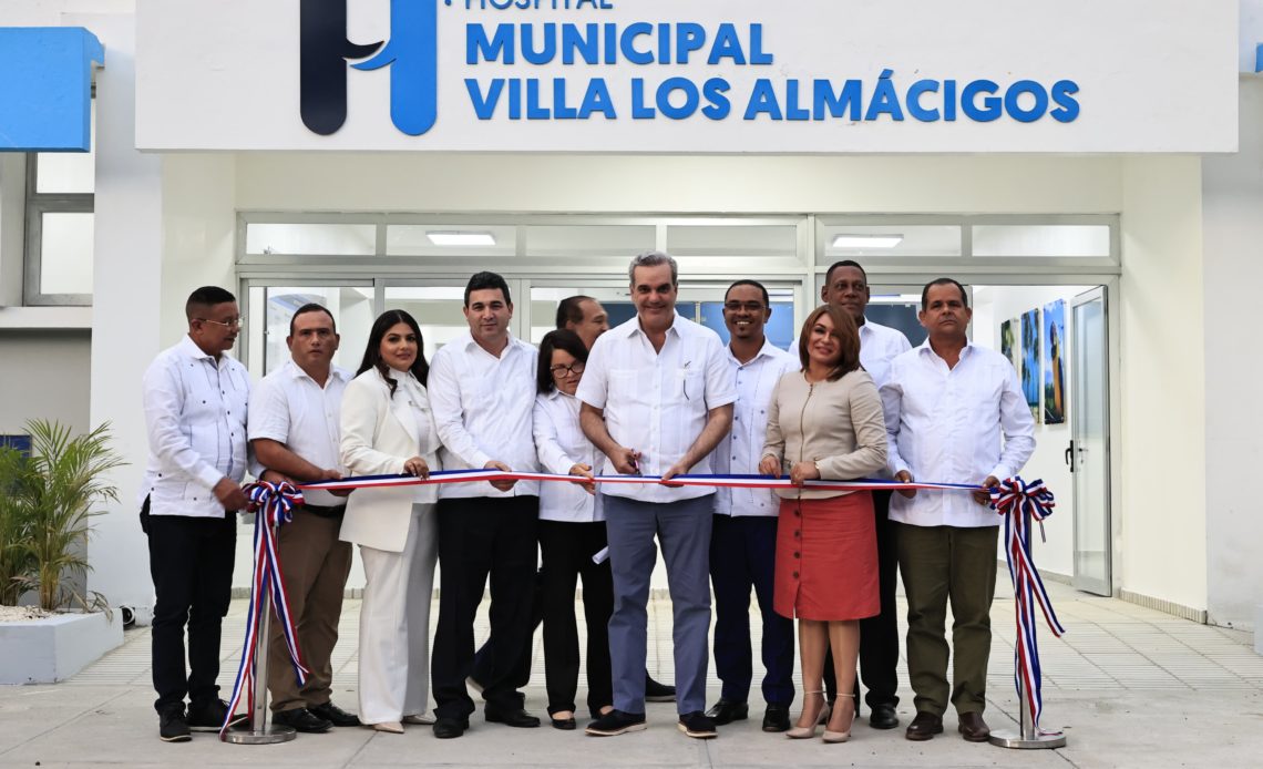 Presidente Abinader entrega remozado Hospital Villa Los Almácigos