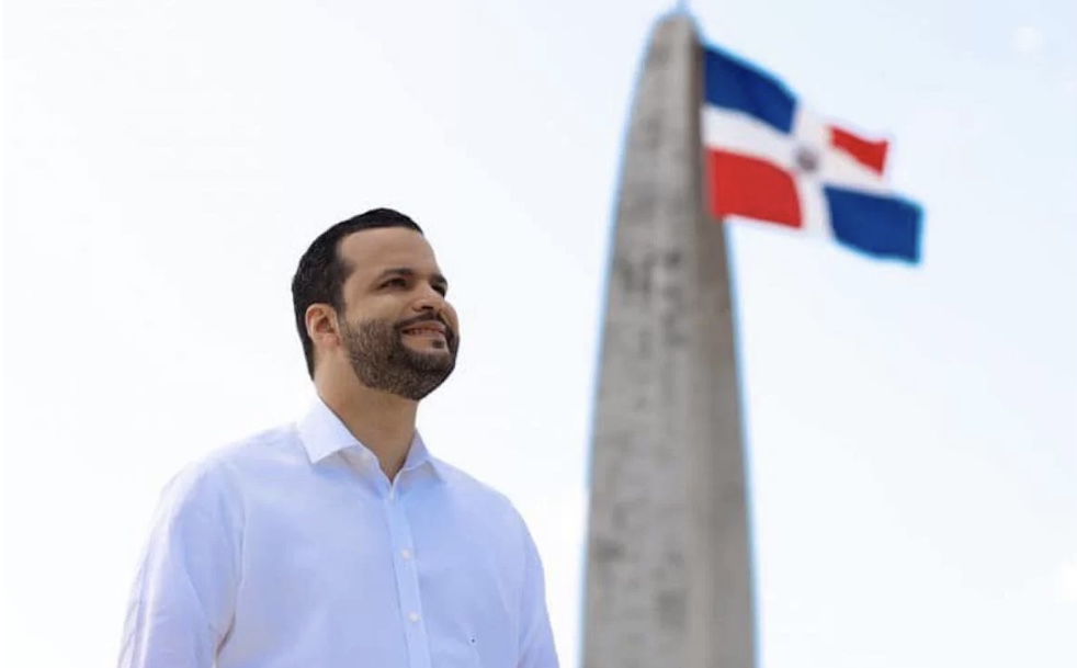 Rafael Paz anuncia su candidatura a diputado por el DN