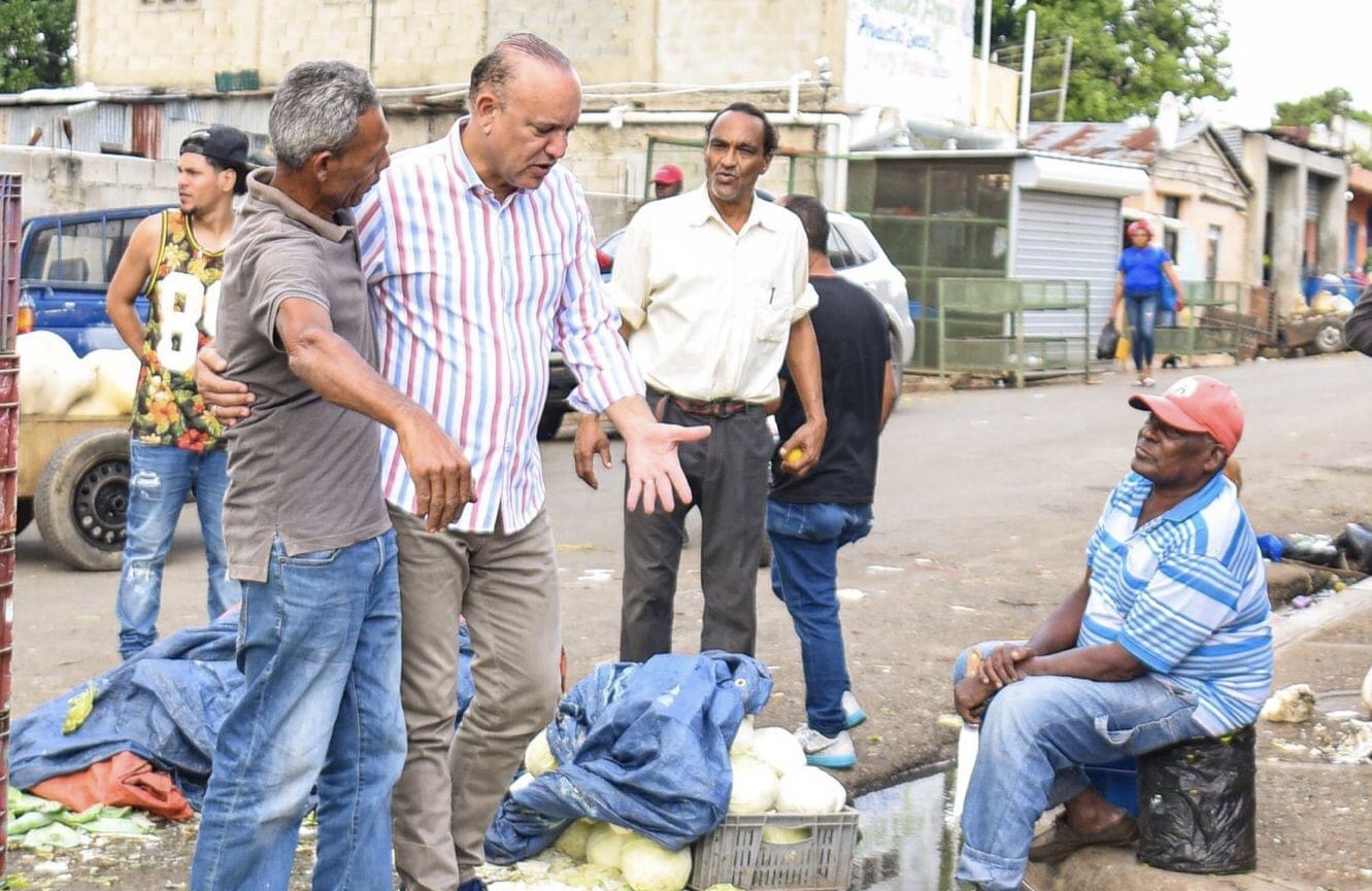 Ulises Rodríguez deplora abandono de mercado; dice Santiago se cae a pedazos, mientras Abel está en “chismes”