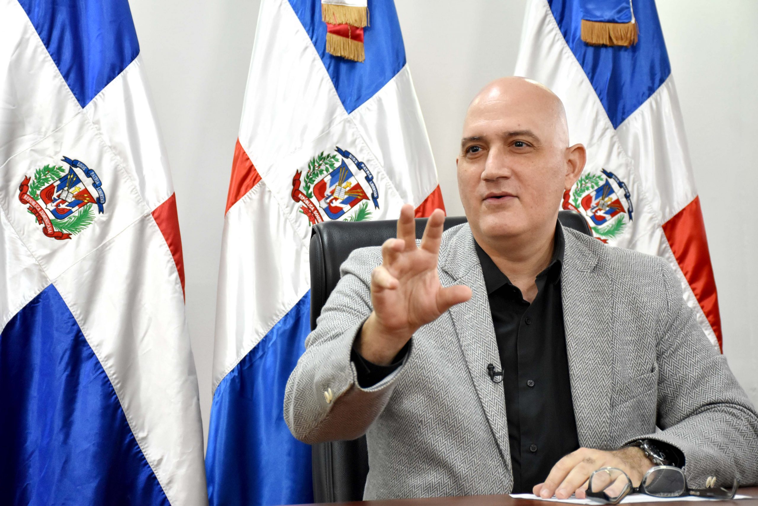 Ministro de Economía afirma el Gobierno ha colocado la inversión pública a favor del bienestar social