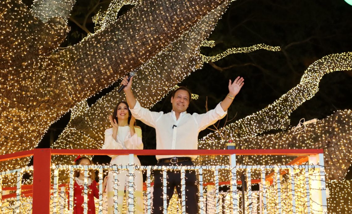 Llega oficialmente la Navidad a Santiago con la casita de Santa
