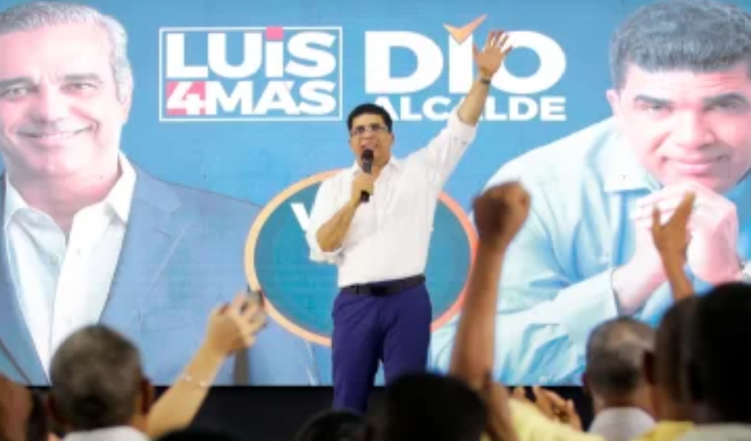 Dío Astacio propone escuela de música y de emprendimiento municipal en SDE