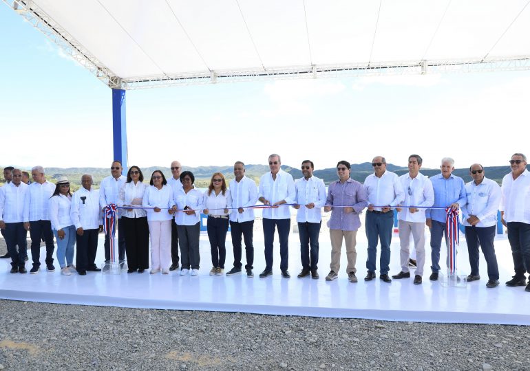 Presidente Abinader inaugura embalse de la presa Montegrande para garantizar agua a la Región Sur