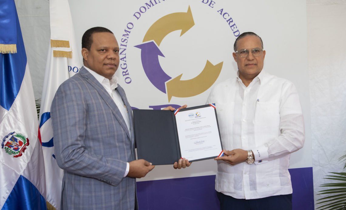 Pro Consumidor recibe certificado de reacreditación en etiquetado de alimentos envasados