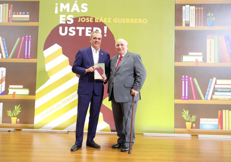 Báez Guerrero presenta "¡Más es usted!”; Sus memorias de 45 años de periodismo