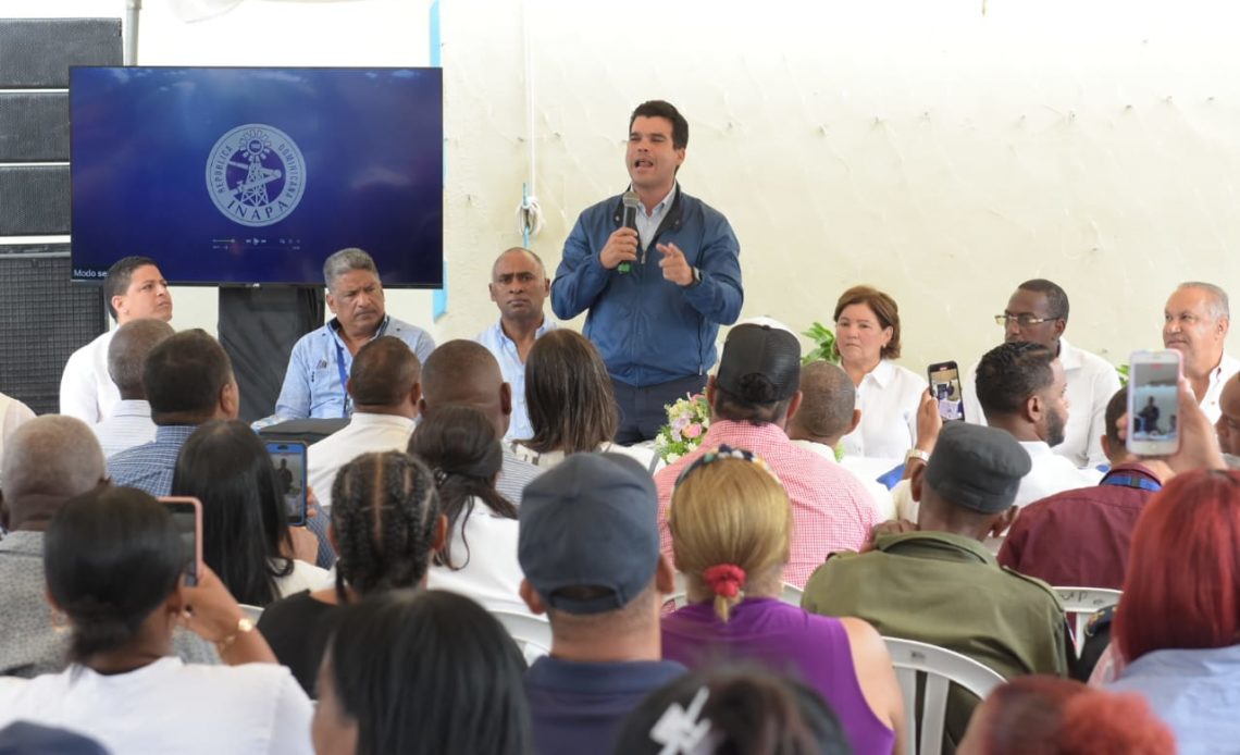 Wellington Arnaud presenta proyecto de saneamiento de cañada La Pava en Nizao, Peravia