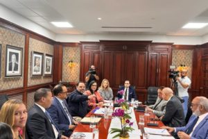 Sociedad Dominicana de Diarios y comisión del Gobierno revisan Ley del DNI completa