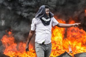 "Seis muertos y múltiples heridos en protestas en Haití exigiendo la salida del primer ministro"