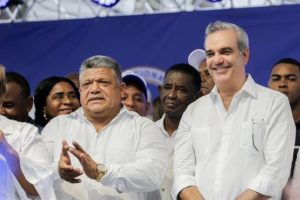 "Abinader advierte sobre el estancamiento de la oposición: ¿Camino hacia la 'eterna niñez electoral'?"