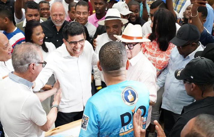 "Dío Astacio y Hipólito Mejía lideran día deportivo en Santo Domingo Este: Torneo de Dominó como propuesta recreativa y impulso al deporte"