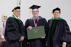 UNPHU otorga doctorado Honoris Causa al presidente Luis Abinader