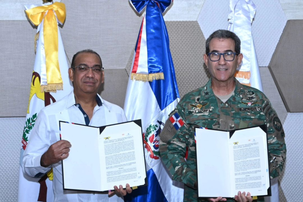 MIDE y MOPC firman convenio que reconoce especialidad del servicio militar en la asistencia vial