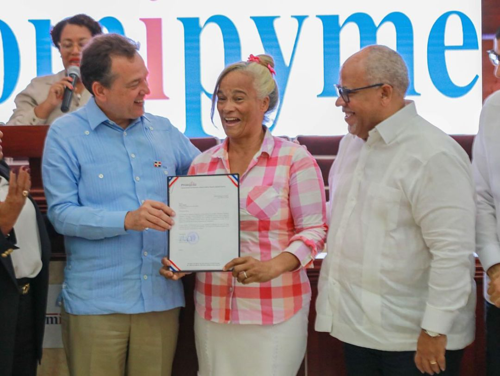 VIDEO: PROMIPYME distribuye RD$95 millones en préstamos a 618 emprendedores de SD