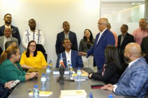 Domingo Contreras recibe apoyo de los profesionales del derecho de Santo Domingo