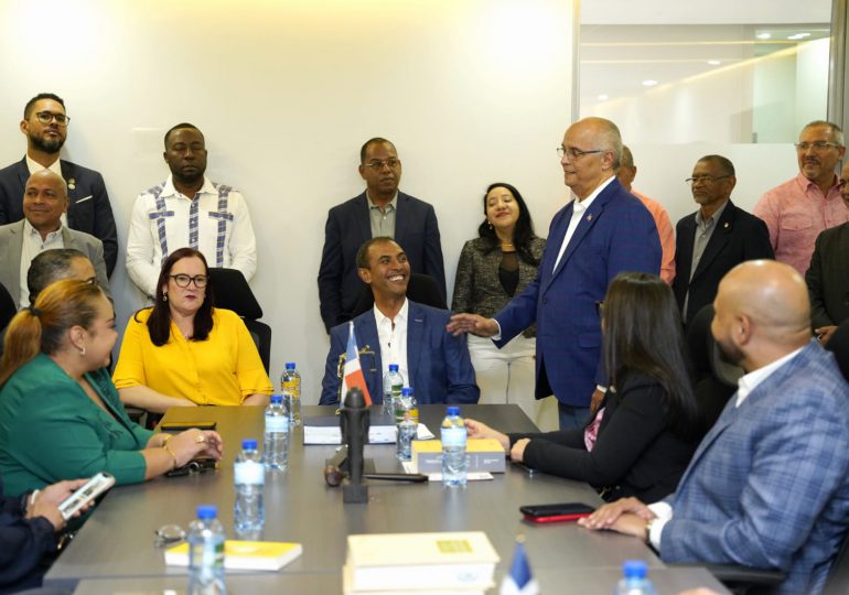 Domingo Contreras recibe apoyo de los profesionales del derecho de Santo Domingo