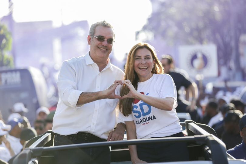 A una semana de las elecciones municipales, Carolina y Abinader encabezan masiva caravana en el DN