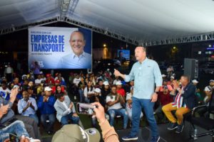 Ulises Rodríguez recibe apoyo de colectivo de empresas del transporte público de Santiago