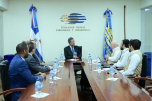 Leonel Fernández se reúne con observadores electorales de la OEA