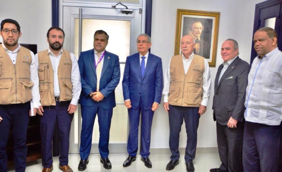 Misión OEA se reúne con representación del PLD