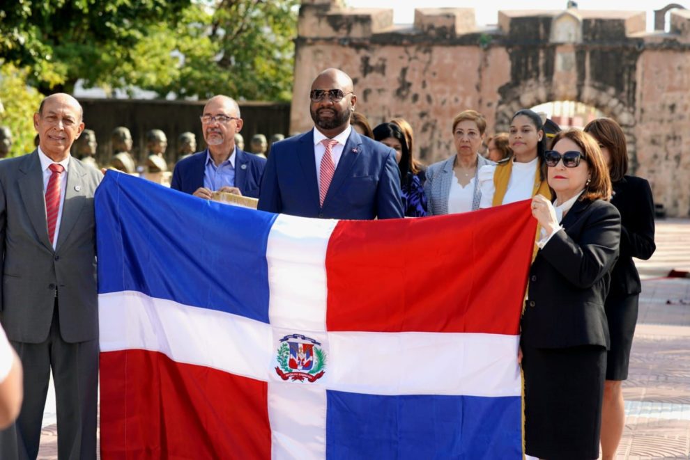 "Carlos Zapata critica abandono de legisladores del PLD en acto de rendición de cuentas del presidente Luis Abinader"
