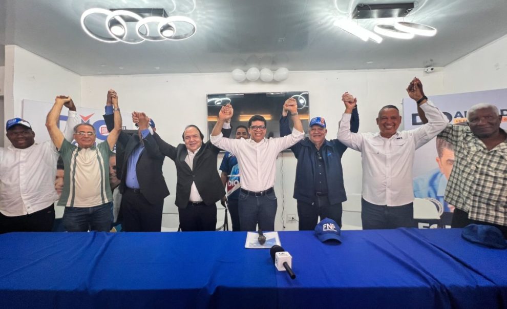 Dío Astacio recibe apoyo de la Fuerza Nacional Progesista y el PRSC