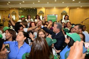 Leonel Fernández felicita la mujer en su día; "Las mujeres son el corazón de este país"
