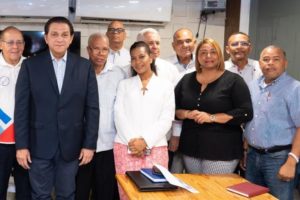 Candidato a Senador por el PRM recibe apoyo de líderes cristianos de Santiago