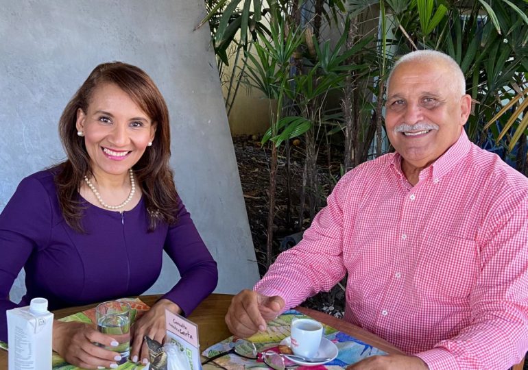 Zoraima Cuello, candidata a vicepresidencia por el PLD y Jaime David Fernández comparten juntos