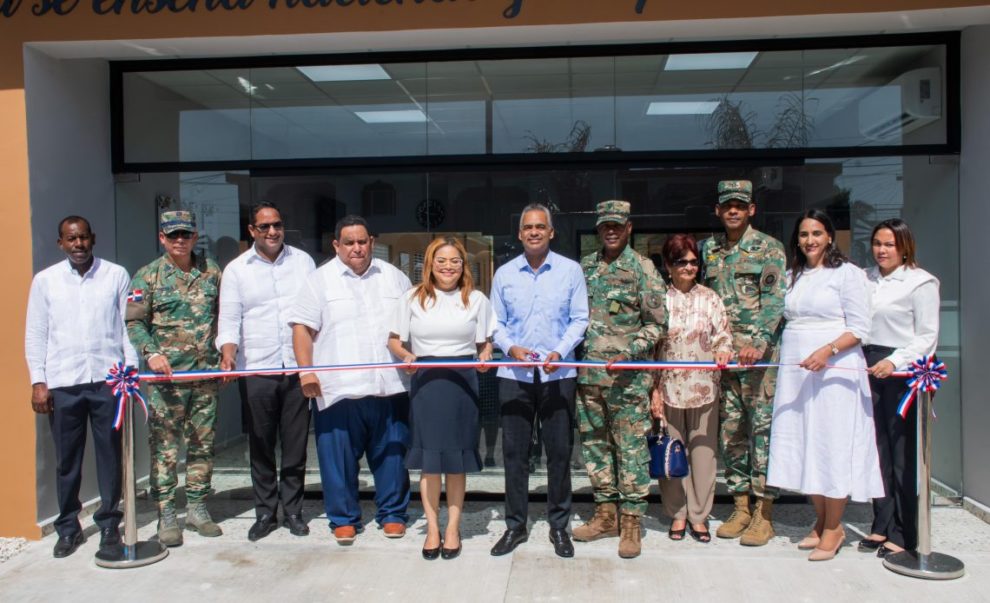 Gobierno inaugura Escuela Vocacional de las FFAA y PN en Azua