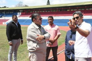 Ministro de Deportes supervisa trabajos de reconstrucción complejo de La Barranquita