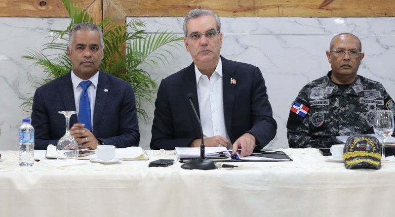 Presidente Luis Abinader amplía hasta 30 años la edad tope para ingresar como alistado a la Policía Nacional