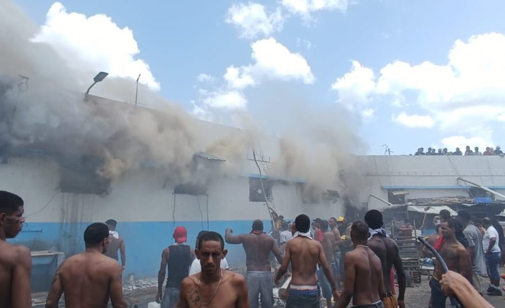 Suben a 11 muertos en fuego cárcel La Victoria; Procuradora lamenta tragedia