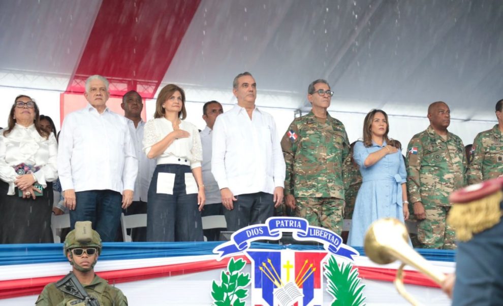 Presidente Abinader encabeza desfile del 180 aniversario de la Batalla del 30 de marzo