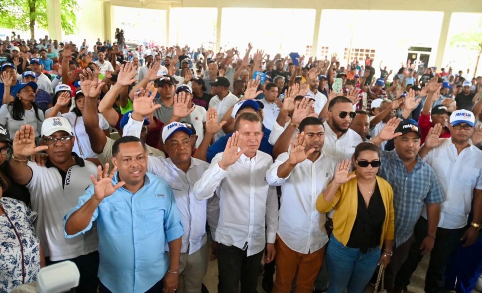PRM juramenta diputado Lupe Núñez y a su equipo político