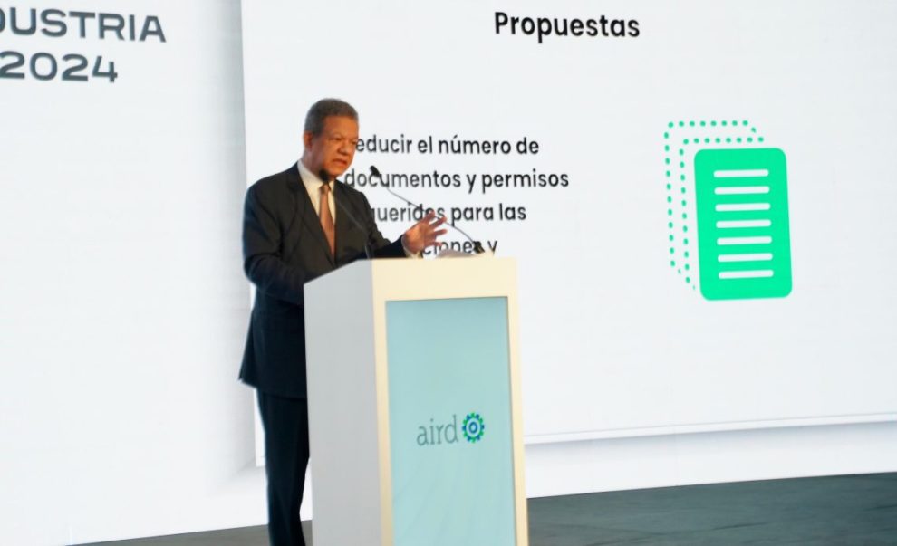 Leonel presenta en la AIRD propuestas para desarrollar el sector industrial de RD